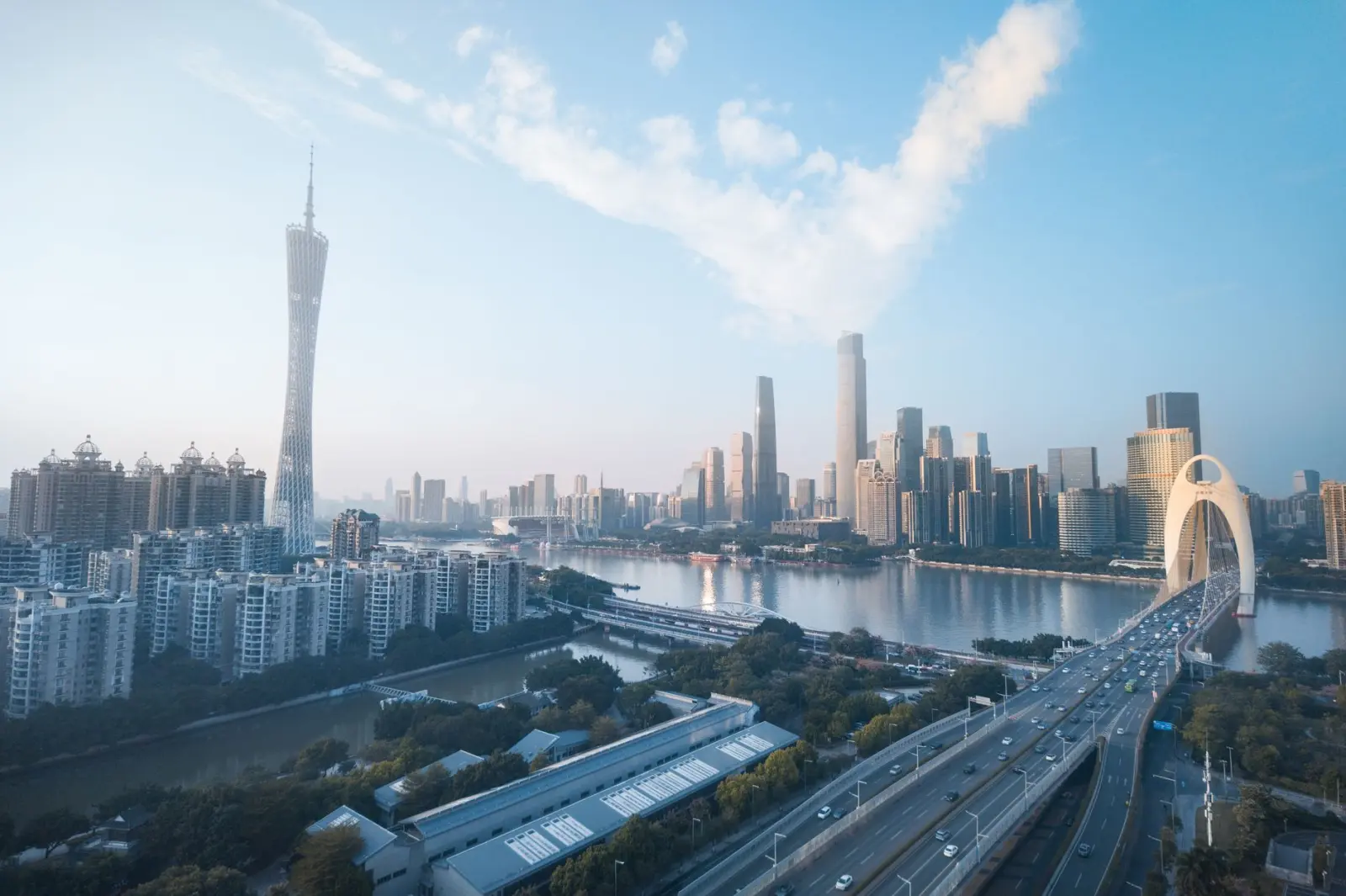 皮肤管理方案设计：科技美容在敏感肌修复中的实施要点