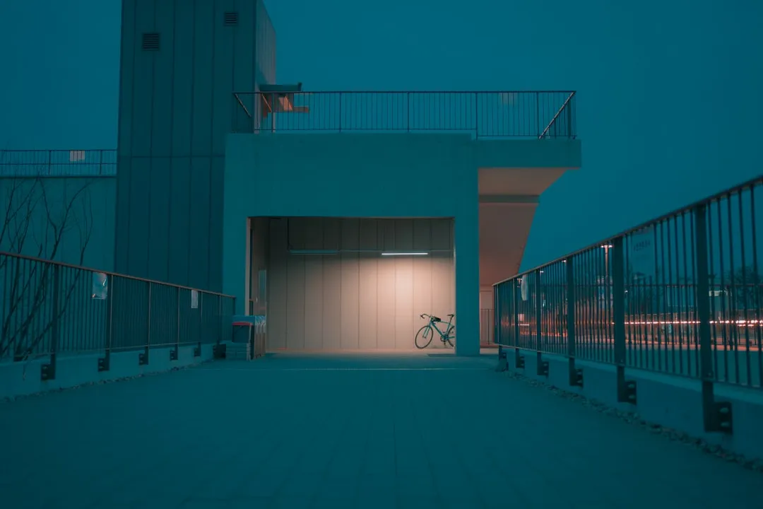 皮肤管理方案设计：科技美容在敏感肌修复中的实施要点